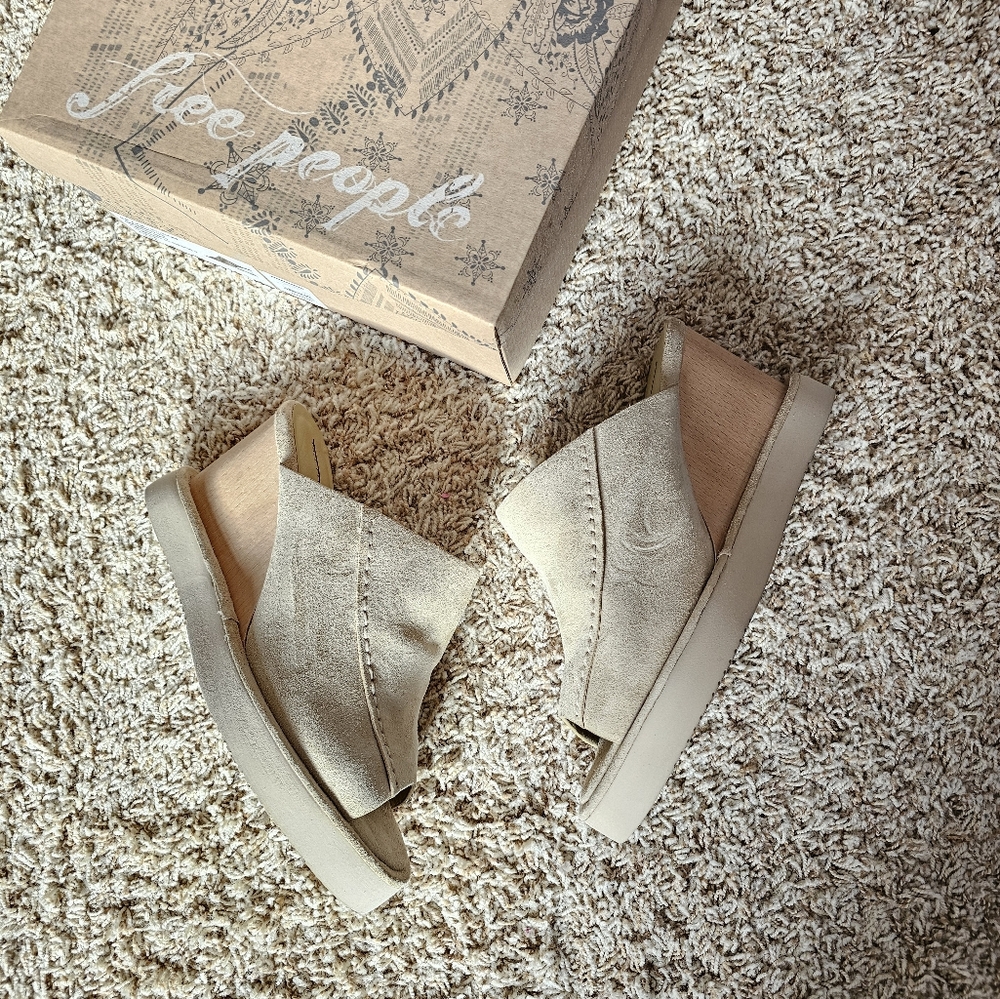 Free People Running In wedges - Picture 2 of 5